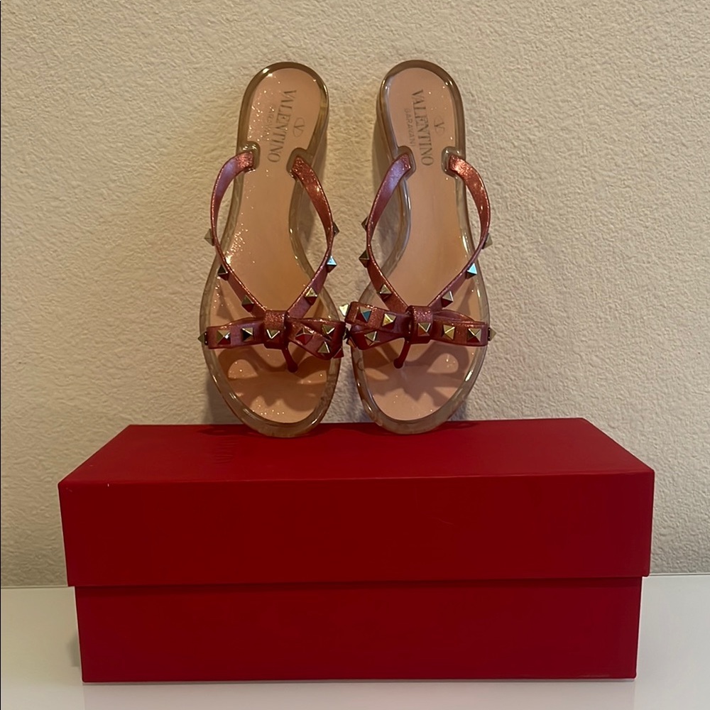 💞Valentino Garavani Rockstud Jelly Pink Flip Flop💞